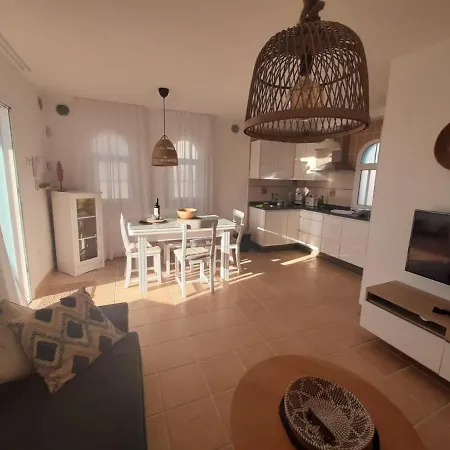 Сasa de vacaciones Cozy, House , By Mahbovillas La Oliva